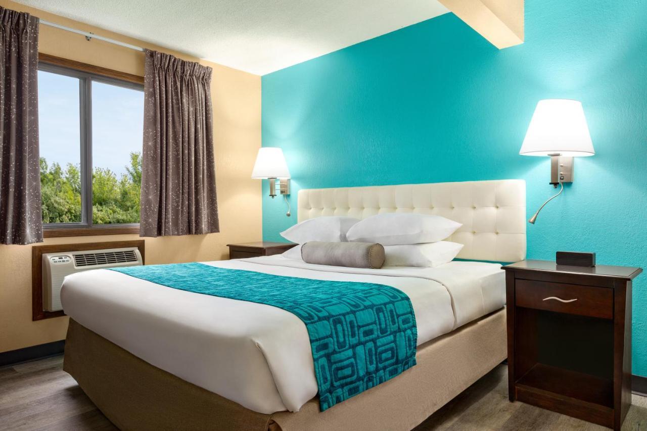 Howard Johnson By Wyndham Waterloo/Cedar Falls Exterior foto