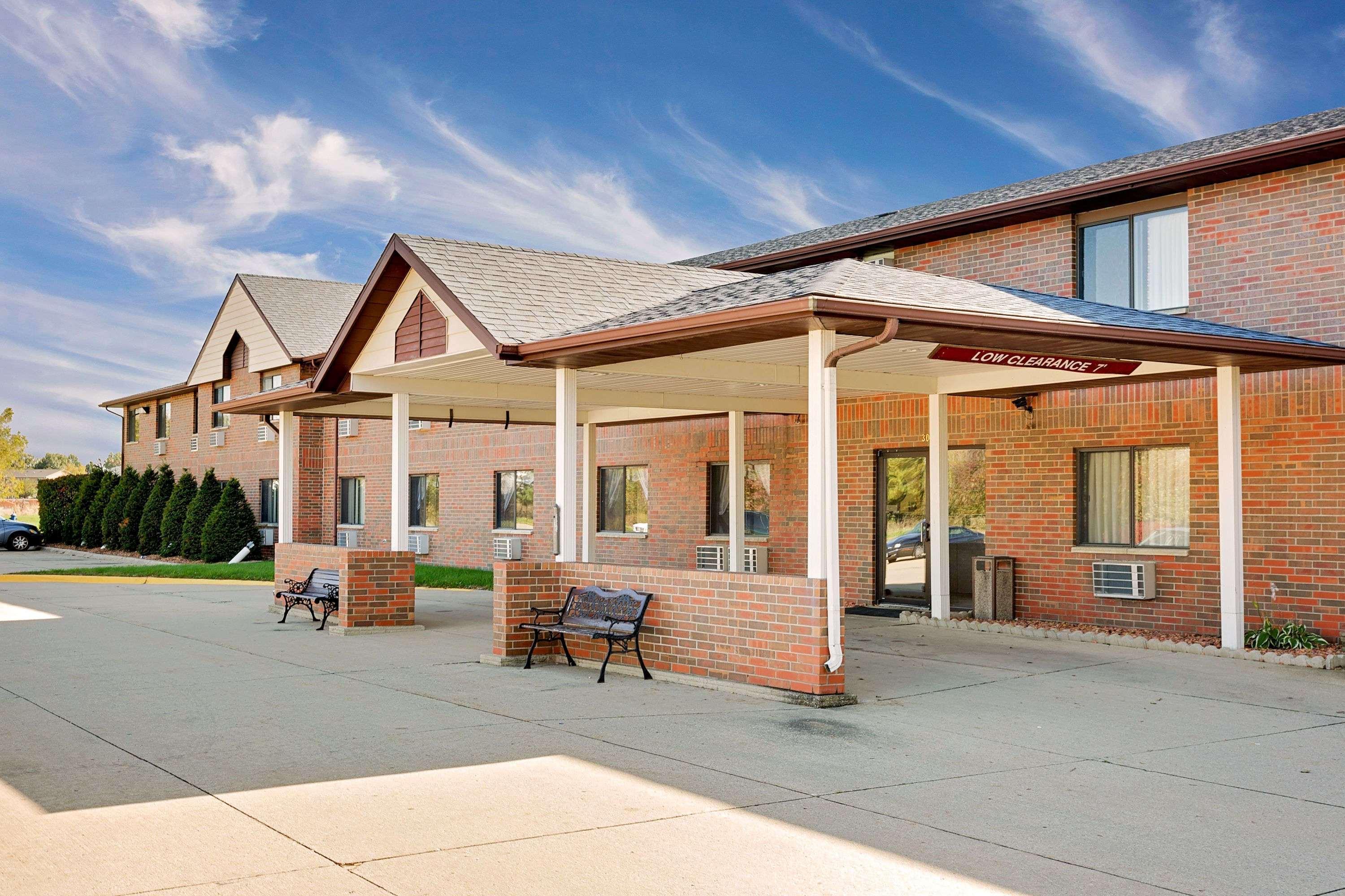 Howard Johnson By Wyndham Waterloo/Cedar Falls Exterior foto